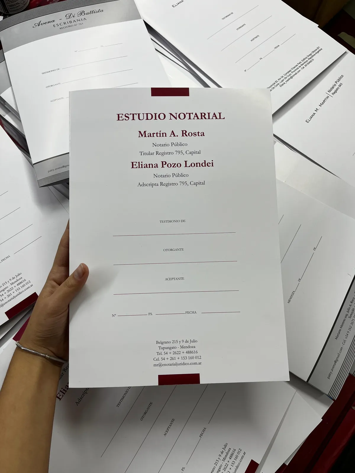 Carátulas impresas para un estudio notarial, recién salidas de imprenta